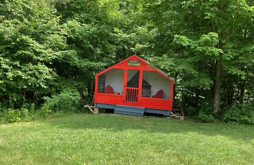 North River Cabin | GLAMP RICHARD ON ADIRONDACK FLOWER FARM