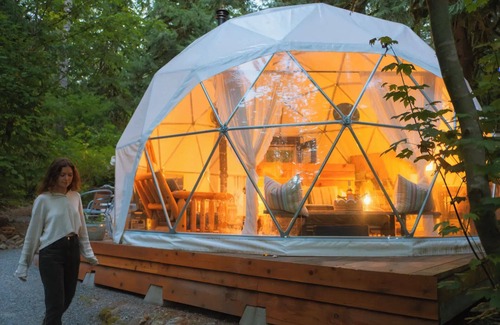Rockport RV Rental | Glamping Dome w/Hot-tub & Kitchen, 10 min drive North Cascades National Park!
