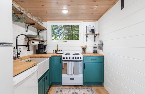 Branson Cabin | Glamping in the Ozarks! Romantic Getaway 10 Minutes from Downtown Branson