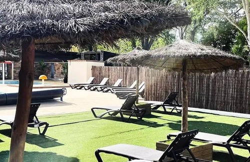 Mirepeisset House | Glamping Lodge PREMIUM RIVER 27m² - 2 bedrooms - TV - air conditioning - covered terrace - river view - sleeps 4