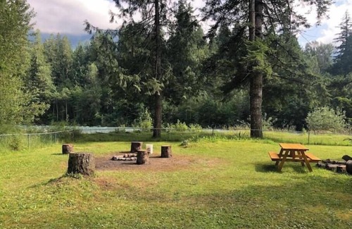 Sardis Cabin | Glamping on the River's Edge