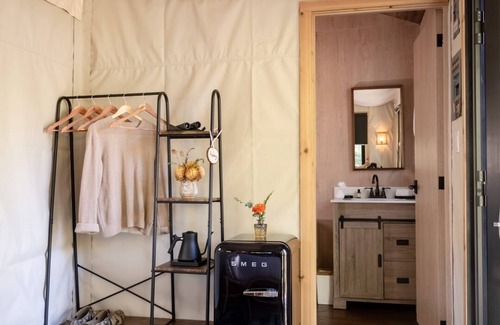 Guerneville Hotel | Glamping Queen w/Private Bath at Dawn Ranch! w/Private Seating Area & Firepit