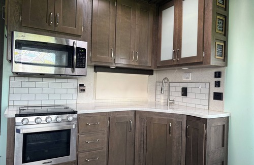 Augusta House | Glamping RV 1 Bed 1 Bath