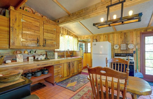 Lutz Cabin | Glamping-Style Cabin on 20-Acre Farm Near Lutz!