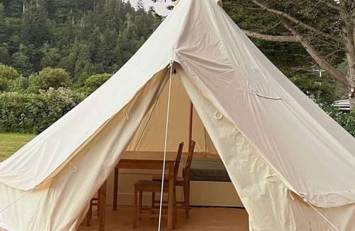 Klamath Apartment | Glamping tent by the river