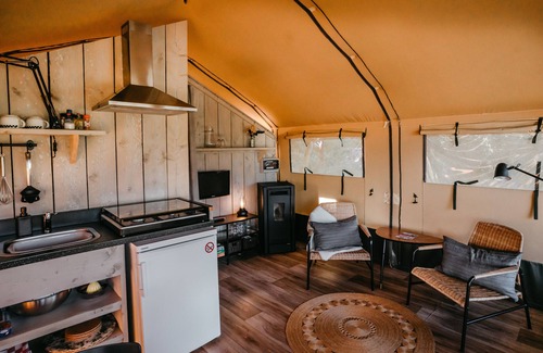 Tarbena Ski Chalet | Glamping 'Tienda De Safari ' with Private Terrace and Wi-Fi