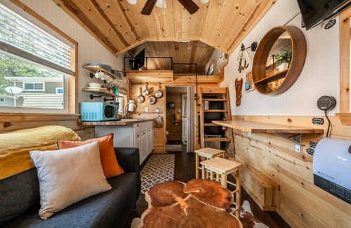 Woodland Park House | Glamping Under the Stars | Firepit, BBQ & Views