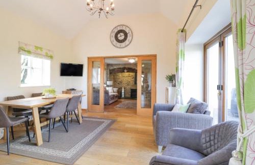 Denbigh House | Glan Gors