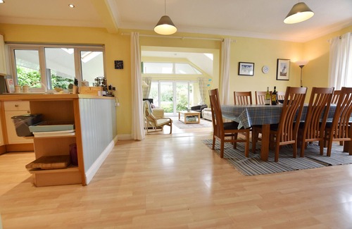 Newport Cottage | GLAN HELYG, pet friendly, with a garden in Newport, Pembrokeshire