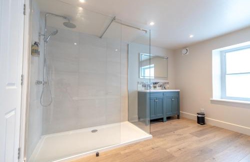 Cwrt Hotel | Glan Yr Afon