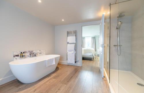 Cwrt Hotel | Glan Yr Afon