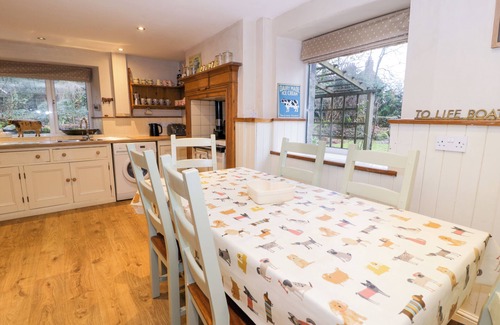 Llanbedr Cottage | GLANDWR COTTAGE, pet friendly, character holiday cottage in Llanbedr
