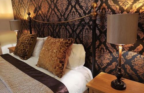 Llanllawddog Bed & Breakfast | Glangwili Mansion - Luxury 5 star Bed & Breakfast