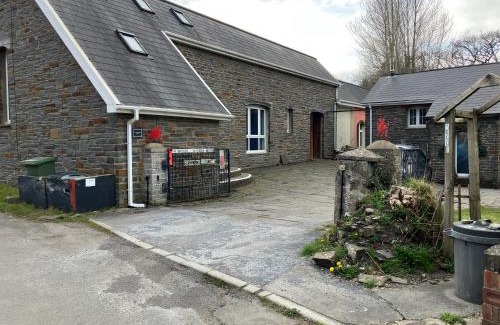 Llanelli House | Glanmwrwg Barn