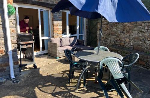 Llanelli House | Glanmwrwg Barn