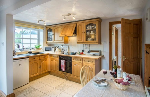 New Moat Cottage | Glanrhyd, Narberth - One Bedroom Cottage, Sleeps 3