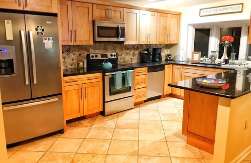 Gilford House | Glass House Getaway- 3 Minutes to Gunstock & Pet Friendly!