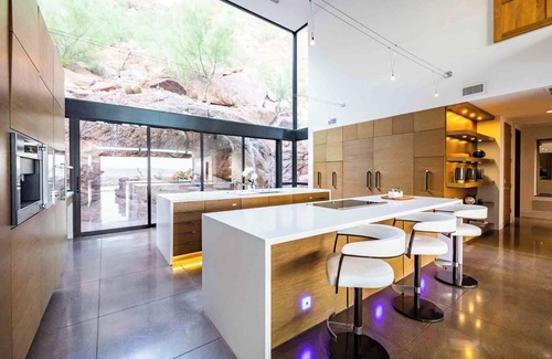 Red Rock North House | Glass Walls, Mountain Trails & Infinity Views—A Bold Retreat on Camelback