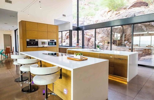 Red Rock North House | Glass Walls, Mountain Trails & Infinity Views—A Bold Retreat on Camelback