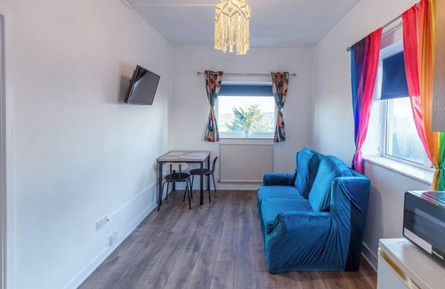 Glastonbury Apartment | Glastonbury!-CountrysideViews-Sleeps2
