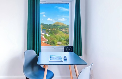 Glastonbury Apartment | Glastonbury Studio - Tor View - Sleeps 2
