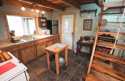 Stanton Cabin | Glaucomy`s Suite | 1 Bed, 1 Bath