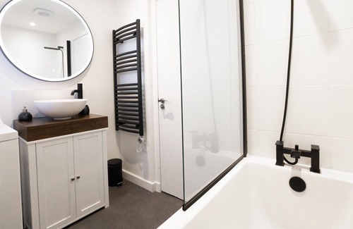 South Laggan Ski Chalet | Gleann Albainn Loch side Lodge