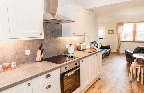 Newbridge Cottage | GLEBE COTTAGE, pet friendly, character holiday cottage in Lochmaben