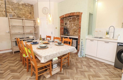 Ventnor Cottage | GLEBE GARTH, pet friendly, with hot tub in Niton