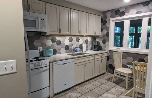 Maple City Condo | Glen Arbor condo in the woods w/screened porch, A/C, washer/dryer
