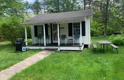 Lake George Cottage | Glen Cottage at Cozy Nook