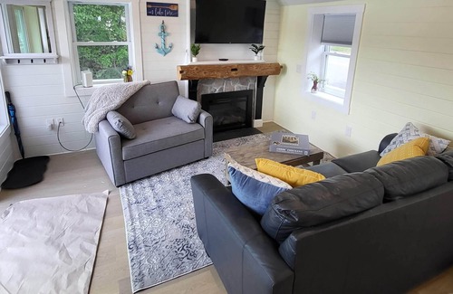 Goffstown House | Glen Lake Retreat! - Beautifully Updated Lakefront Home