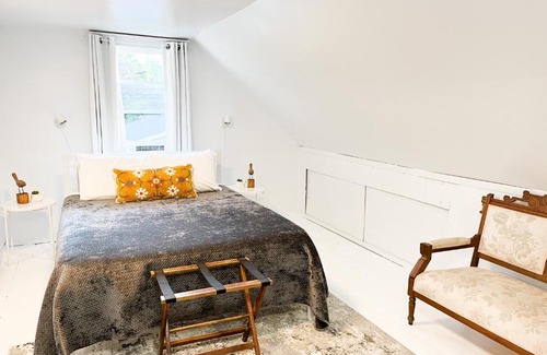 Glen Margaret House | Glen Margaret Lake Loft Guest House