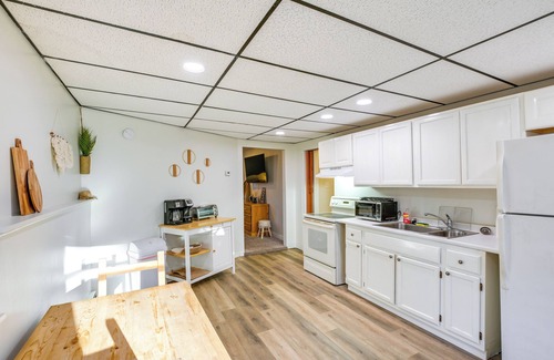 Glenburn Apartment | Glenburn Studio ~ 5 Mi to Treworgy Family Orchards