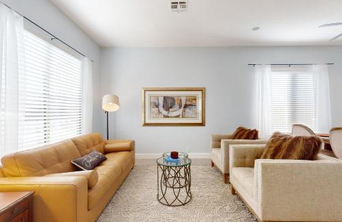 Arrowhead Ranch House | Glendale Getaway