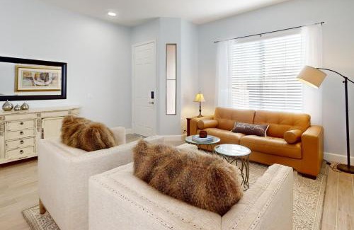 Arrowhead Ranch House | Glendale Getaway