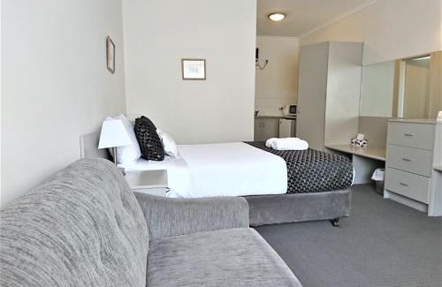Glenelg Apartment | Glenelg beach gateway Studio Apartment