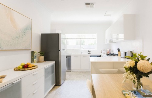 Glenelg East Apartment | Glenelg Gem 3 - Koala Beds I Nespresso I Wifi