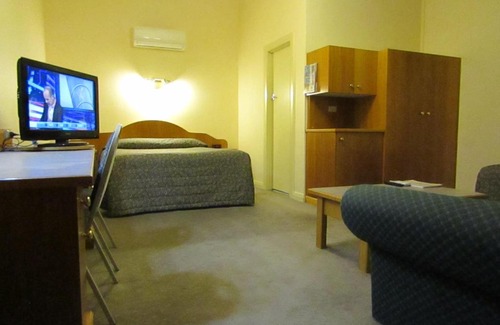 Glenelg North Hotel | Glenelg Motel