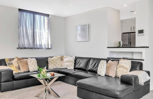 Glenelg Apartment | Glenelg Panorama Seaside Bliss with Jetty Views
