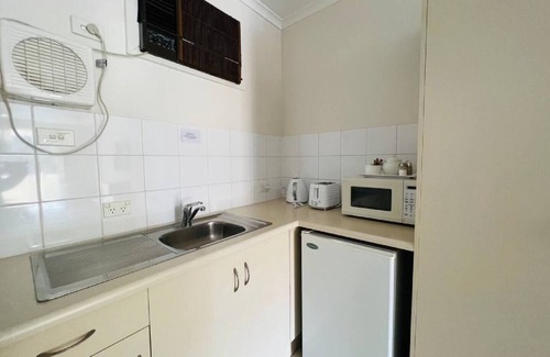 Glenelg Apartment | Glenelg Studio Apartment No. 31 – Walk to the Beach