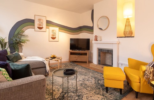 Leicester House | Glenfield House - Lovely 4 bedroom house with on street parking in Leicester