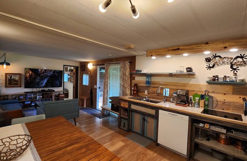 Klamath House | Glenkirk: custom retreat near the redwoods, Pacific Ocean, and Klamath River