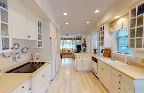 Harbor Springs House | Glenn Drive Suite Spot - 5BDR 4.5BATH - Private, Walk to town