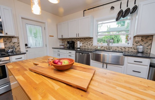 South Glens Falls House | Glens Falls walk to Downtown, nearby Saratoga & Lake George