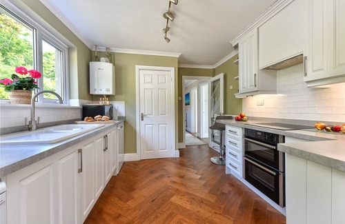 Llanbedrog House | Glenside - Three Bedroom House, Sleeps 6