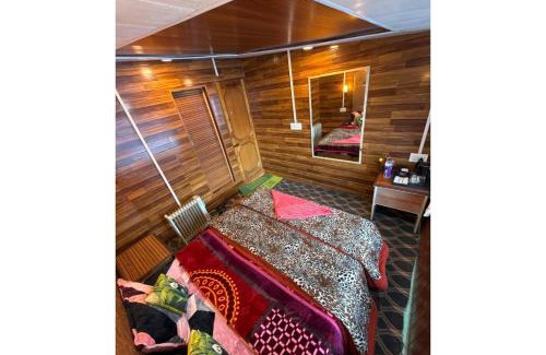 Srinagar House | Global Hotel & Restaurant, Gulmarg