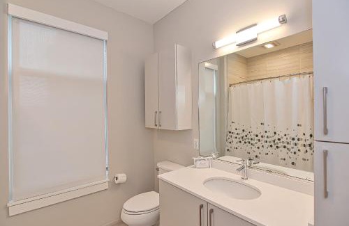 Central-Maverick Square - Paris Street Apartment | Global Luxury Suites East Boston