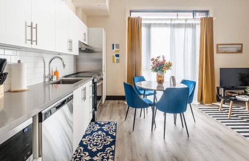 Central Hamilton Apartment | GLOBALSTAY. Modern 1BD Apt in Downtown Hamilton. Free Parking