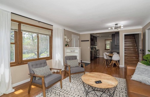 Duluth House | Glorious Getaway - Amazing getaway in the Woodland neighborhood